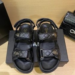 WOMEN'S ELEGANT SANDALS SIZE 6