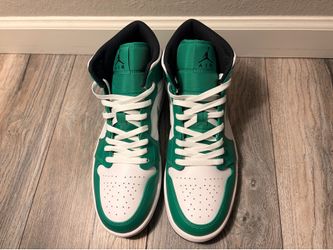 Air Jordan Retro 1 “Lucky Green”