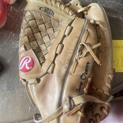 Rawlings Baseball Glove