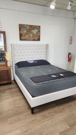 NEW Queen Platform Bed