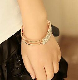 New Fashion Elegant Women Bangle Wristband Bracelet Crystal Cuff Bling Lady Gift