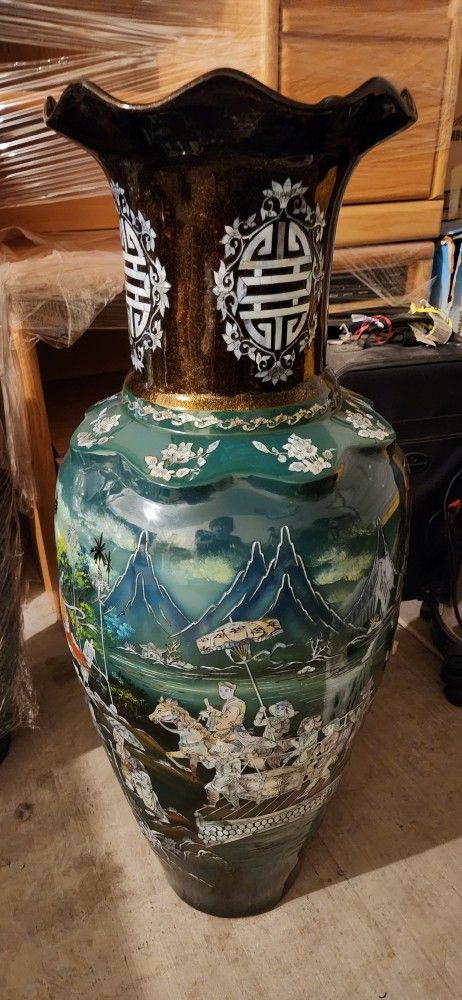 Asian VASE, Oyster Inlay. 
