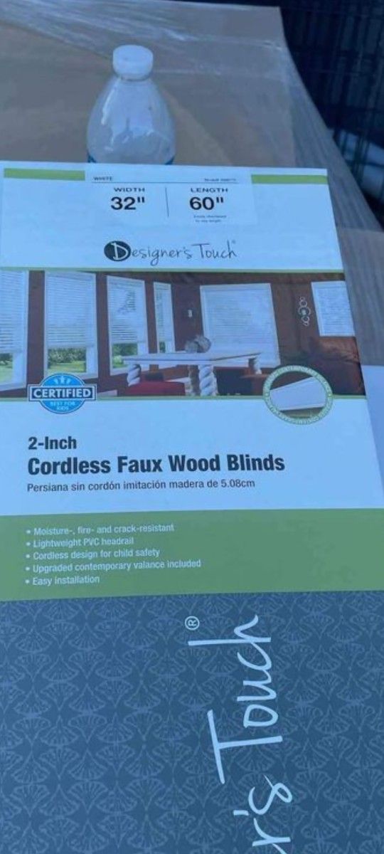 Designer's Touch 2 x 31 x 72 Cordless Faux Wood Blinds White
NEW SEVERAL QUANTITIES AVAILABLE PRICE IS FIRM $$30 EACH Designer's Touch 2 In