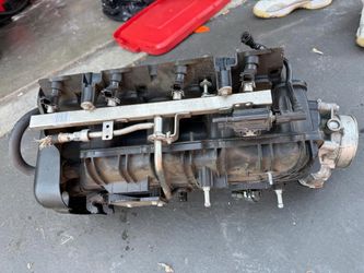 Intake Manifold with Fuel Rail and Injectors