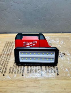MILWAUKEE M12 LIGHT