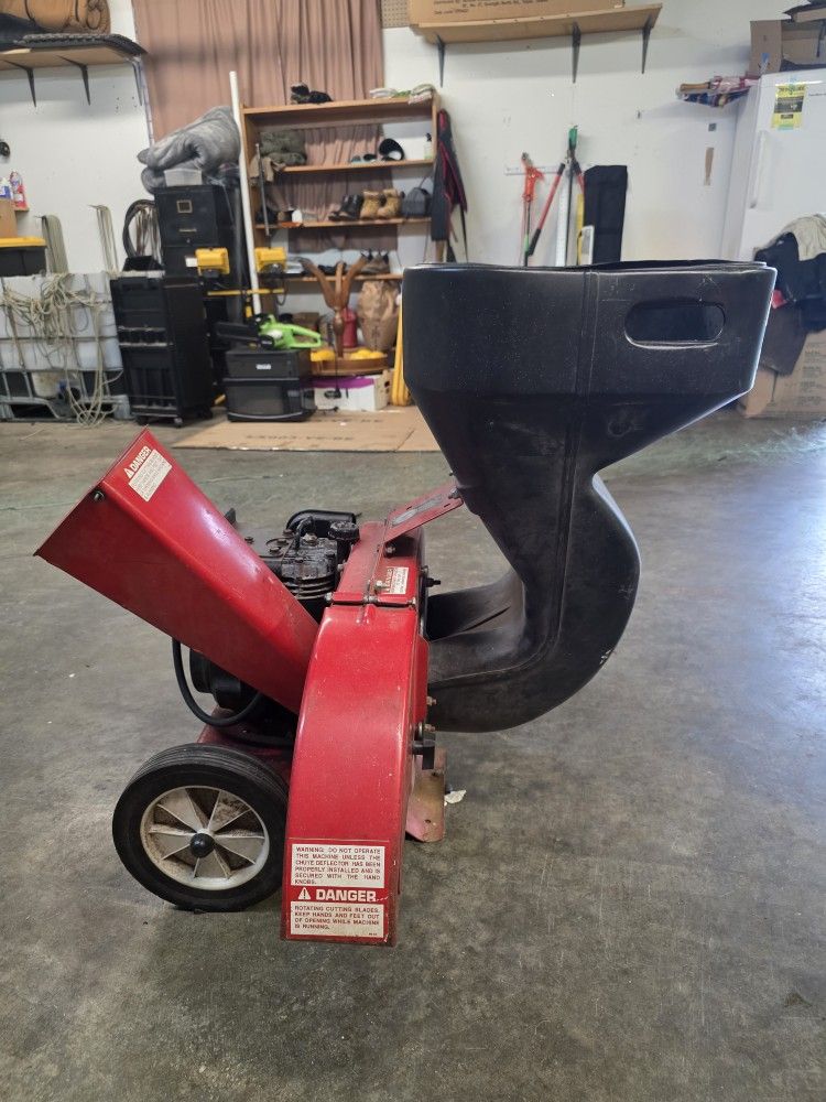 MTD Yard Machines 4 HP Chipper/Shredder W/Manual 