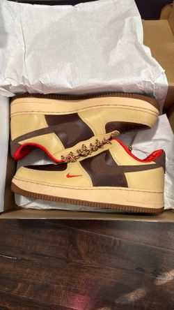 NIKE AIR FORCE 1 SIZE 9.5 MEN