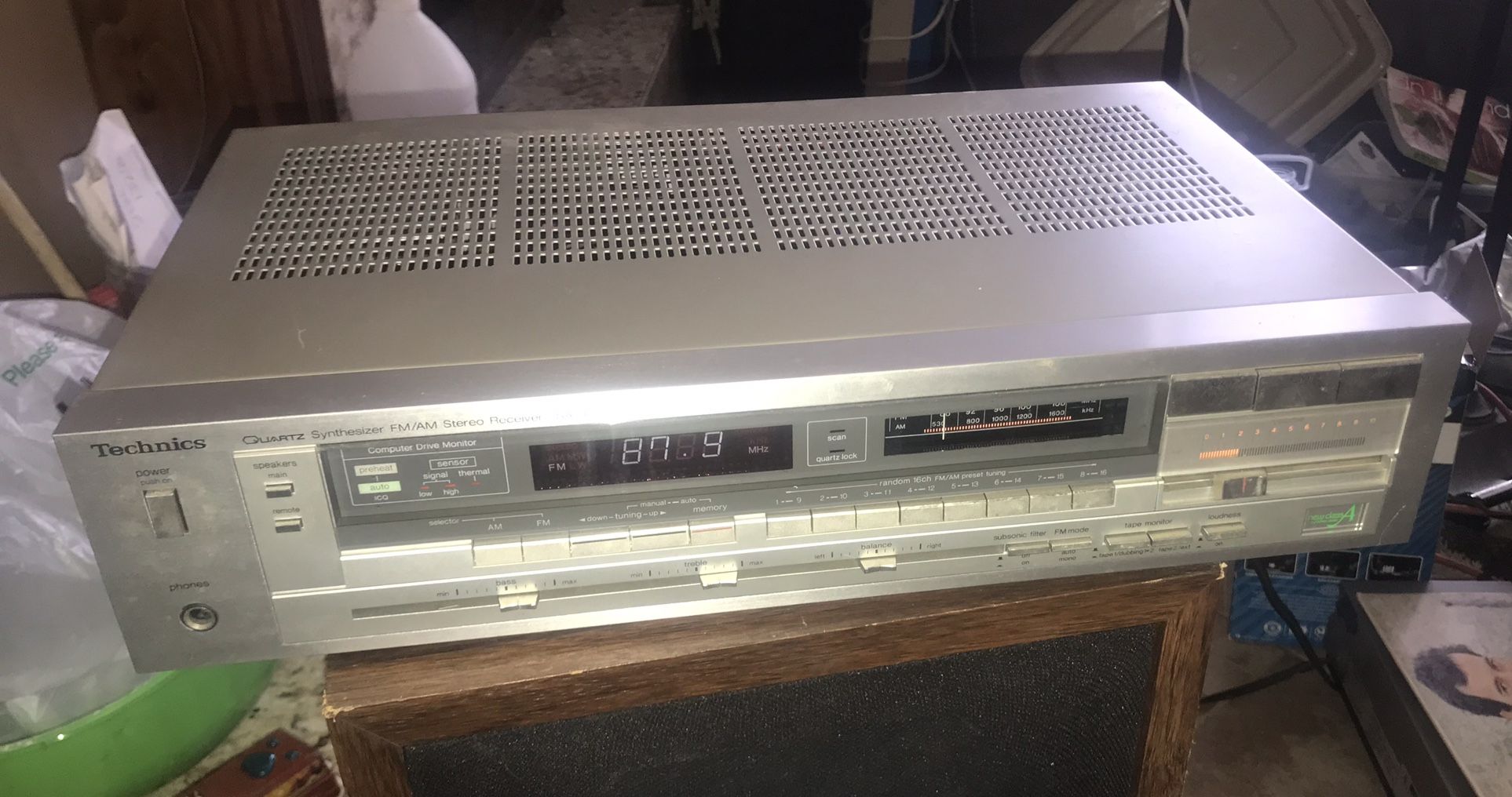 Technics SA-410 Quartz Synthesizer Am/FM Stereo Receiver