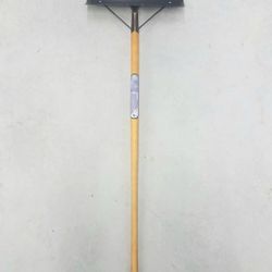 Grant Lynx Wood Handle Snow Shovel/Scraper