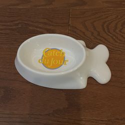 Avon Cat Food Bowl/Water Dish With The Words Catch du Jour written in it ,made of stoneware