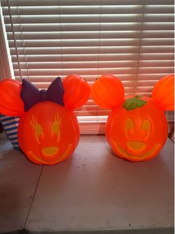 Big Mickey and Minnie Pumking light up