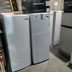 New 6.5 Cf. Frezzers Some Have A Small Dent Or Two Some Don't.$25 Delivery Milwaukee.