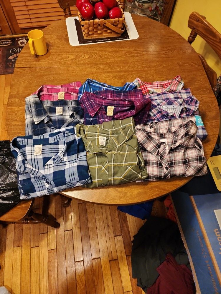 BUNDLE OF 9 FLANNEL 2X SHIRTS. First Shirt With Blue Rose Is A 1X  Rest Are 2X. 