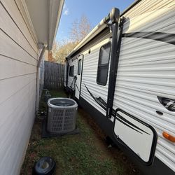 2015 Hideout Camper Trailer RV