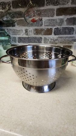 Large Heavy Duty Stainless Steel Colander / Strainer with Handles & Pedestal Base