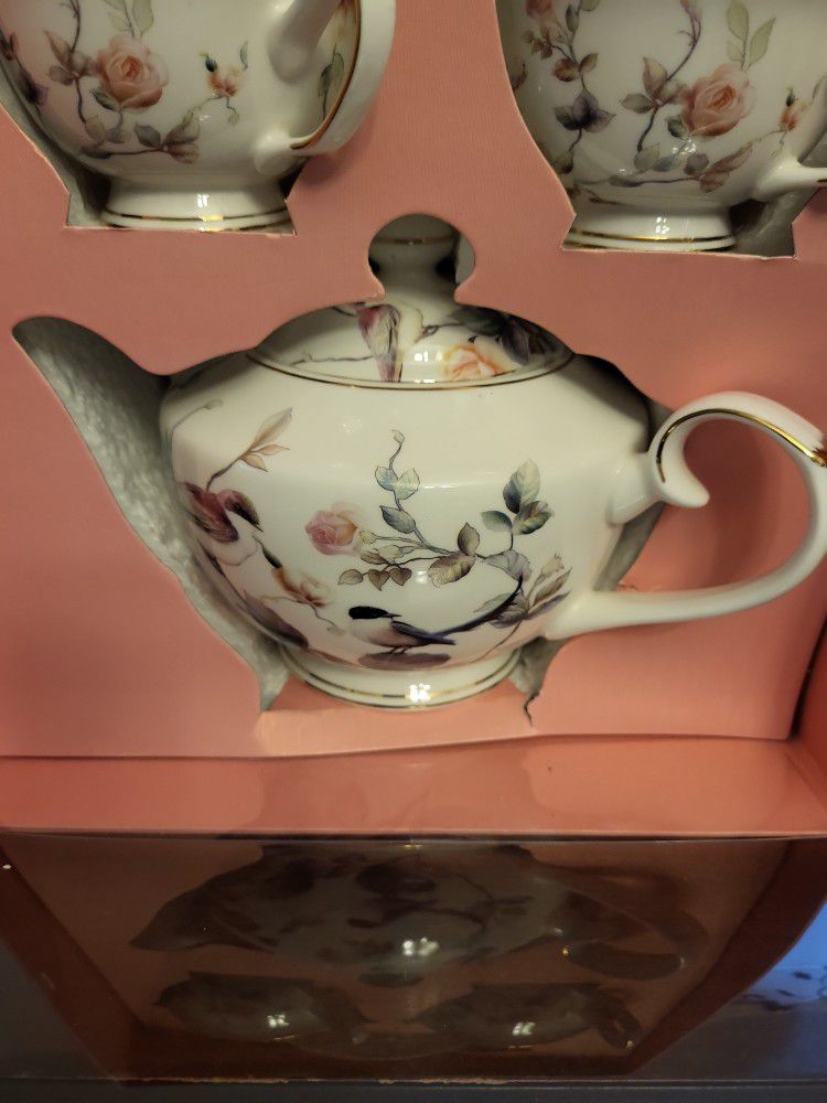 China Tea Pot and 2 Cups With Saucers