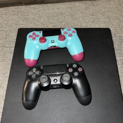 PlayStation 4 Excellent Condition + 2 Controller 
