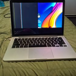 13”  MacBook Pro (A1502) *BROKEN SCREEN*