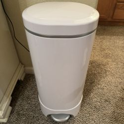 Munchkin step diaper pail
