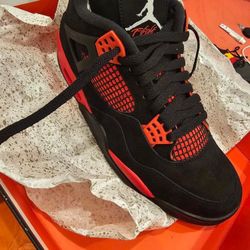Jordan’s Retro 4s Red Thunders 