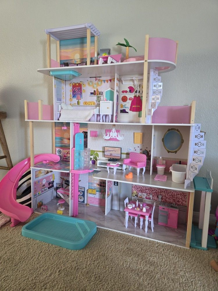 Barbie House, Kitchen, Books And Accessories