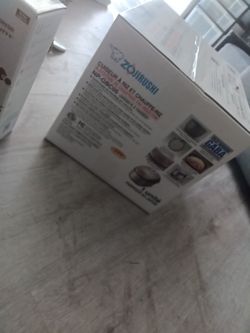 Zojirushi NP-GBC05 Rice Cooker new in box