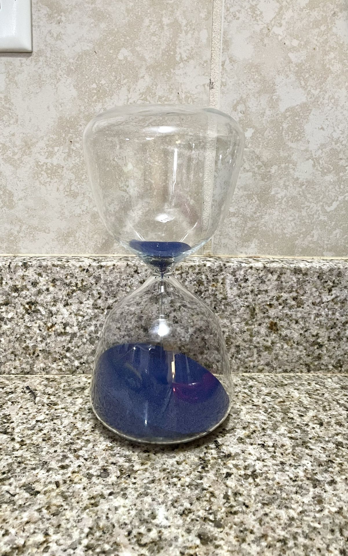 BEAUTIFUL DECORATIVE HOURGLASS