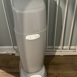 Diaper genie 