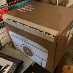 Robot pet feeder brand new in box please refer to information and pictures