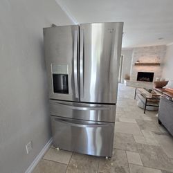 Whirlpool French 4-door Refrigerator.   WRX988SIBM01