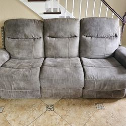 Jerome's Reclining Sofa Couch Recliner Great Condition 