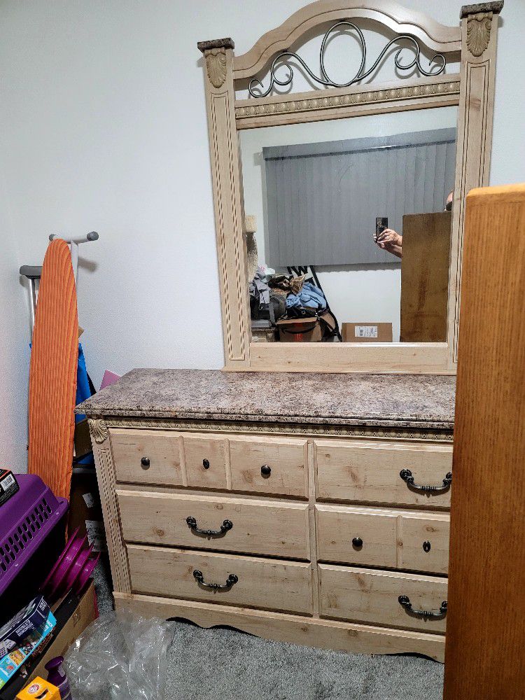 Dresser With Mirror And 1 Night Stand