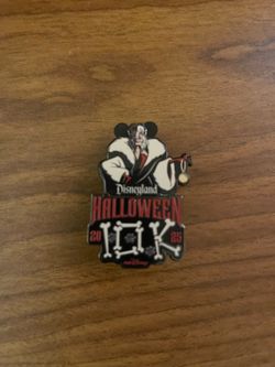 2025 runDisney Disneyland Halloween Marathon Weekend - 10k Cruella de Vil Pin LR