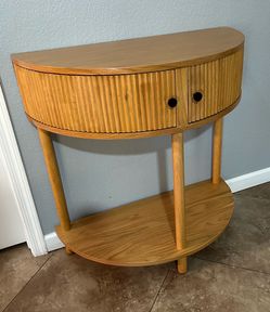 (NEW) 32” Wide Half Moon Fluted Console Table