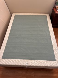 Queen bed set (base and mattress)