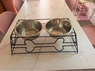 Dog bowl stand w/bowls