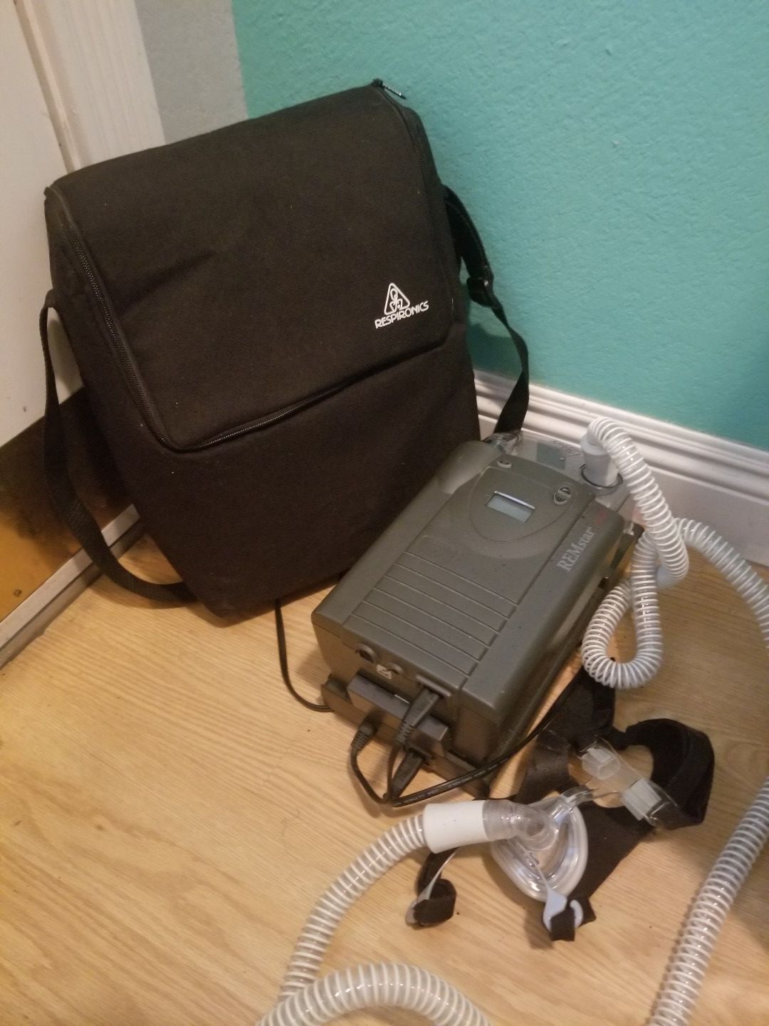 Respironics REMstar Plus CPAP Breathing machine..Great for people with COPD and Breathing problems..Has Heated Humidifier Also..Like New!