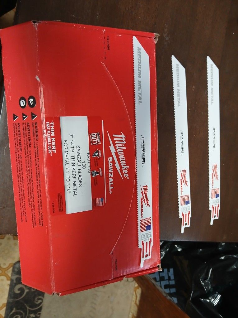 Selling A Box Of Milwaukee Sawsall Metal Blades 100 Count  $180 Obo 