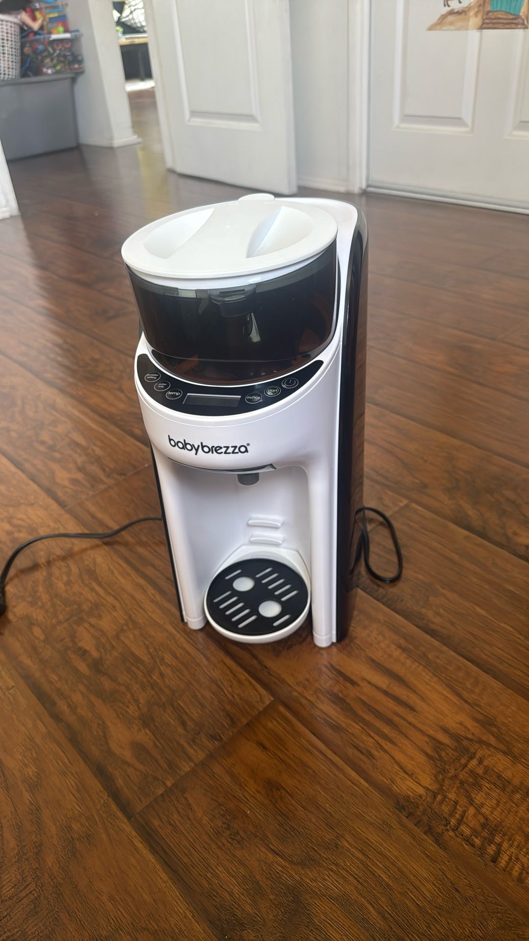 Babybrezza semi-new, very little use