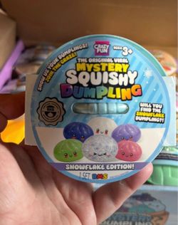 Crazy Fun Mystery Squishy Dumpling Snowflake Edition