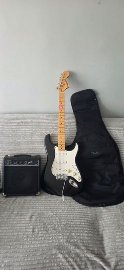 Electric Guitar with Amplifier & Case – Black Starcaster Style