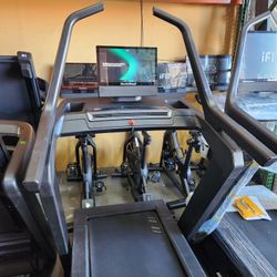 2025 Model Nordictrack X16 treadmill 40% incline - 2000$  