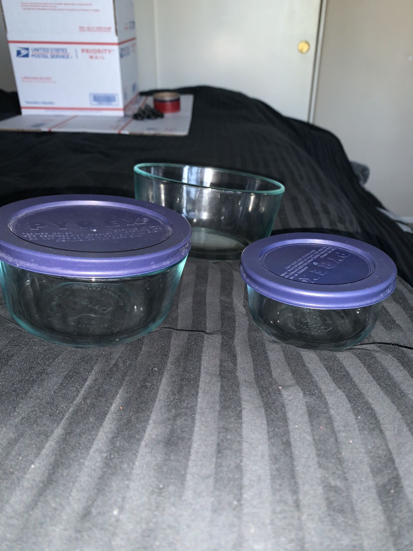 Pyrex bowl set