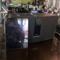 Bose Speaker With iPad And 4 Wall Mounted Speakers