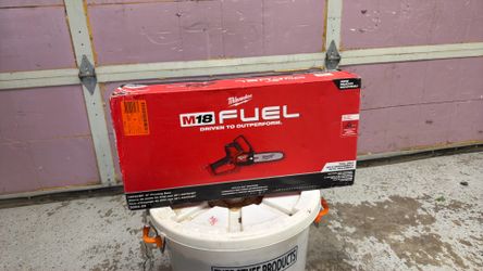 Milwaukee M18 FUEL HATCHET 8ā Pruning Saw (3004-20) ā Like New ā $189 OBO