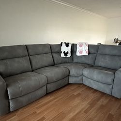 BRAND NEW reclining Sofa *PLS READ FULL AD*