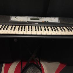 Yamaha keyboard. Comes with the stand as well. You can use it with batteries or with an Dc in 12v. You can also plug in phones. It is an PSR E213. 