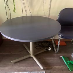 Table W/4 Chairs