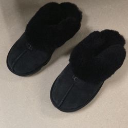 UGG Australia Black Suede Shearling Slippers / Boots — Size 6 US