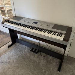 Yamaha portable grand piano DGX-640